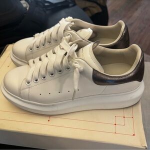 Alexander McQueen Women's Oversized Sneaker in White/Black Pearl